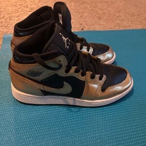 Air jordan 1s metallic size 6